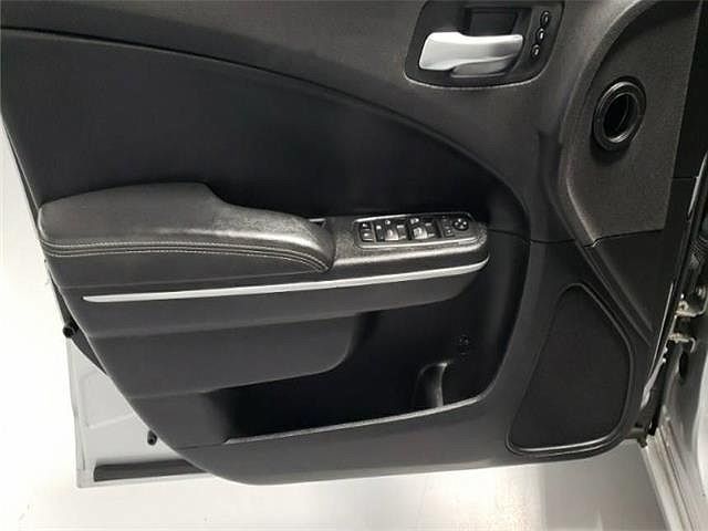 2020 Dodge Charger SXT image 9