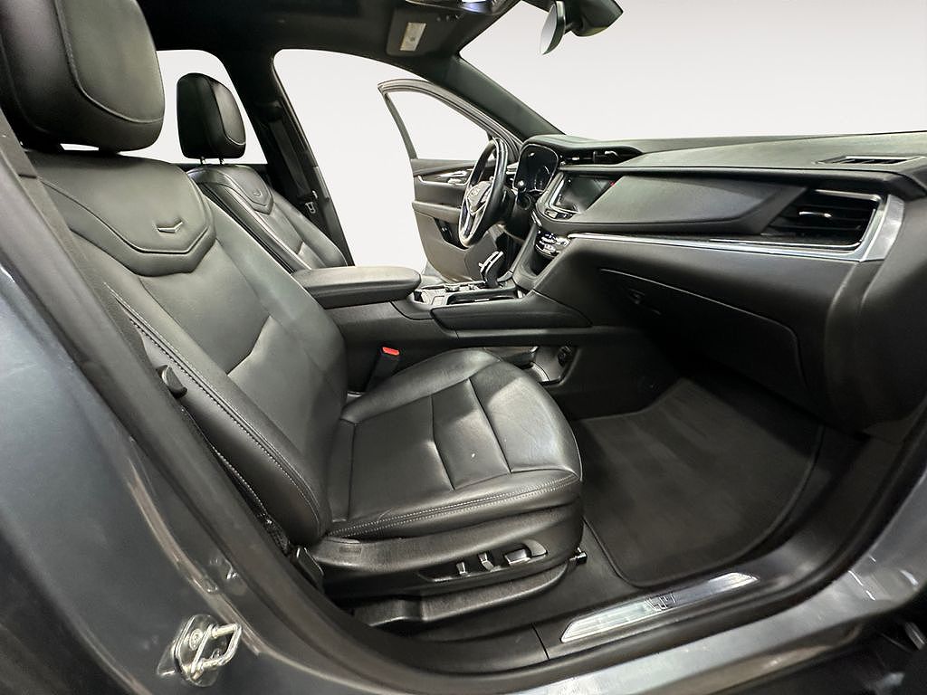 2021 Cadillac XT5 Premium Luxury image 1