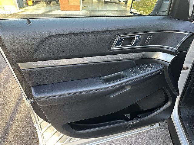 2018 Ford Explorer XLT image 3