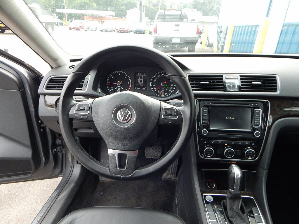 2015 Volkswagen Passat SEL image 7