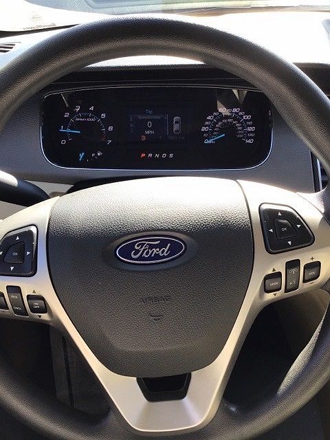 2017 Ford Taurus SE image 2