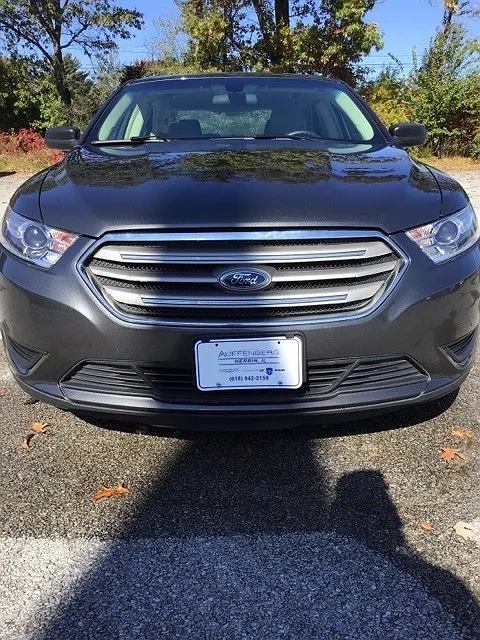 2017 Ford Taurus SE image 4