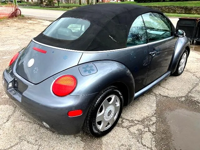 2004 Volkswagen New Beetle GL image 2