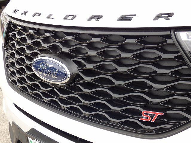 2024 Ford Explorer ST image 2