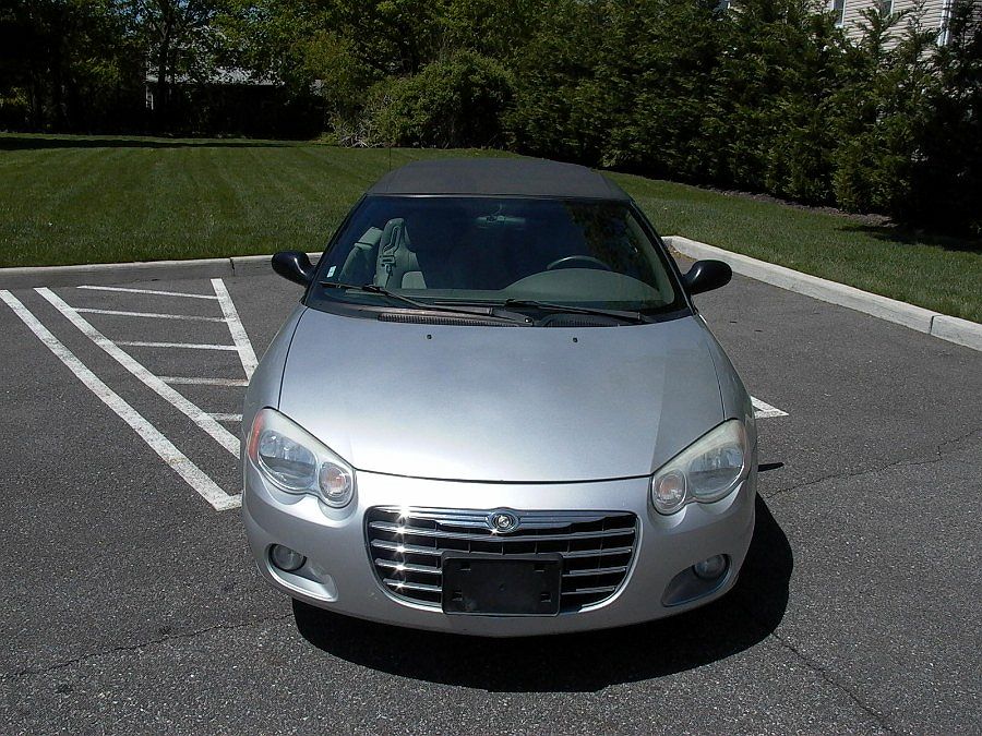 2005 Chrysler Sebring Touring image 1