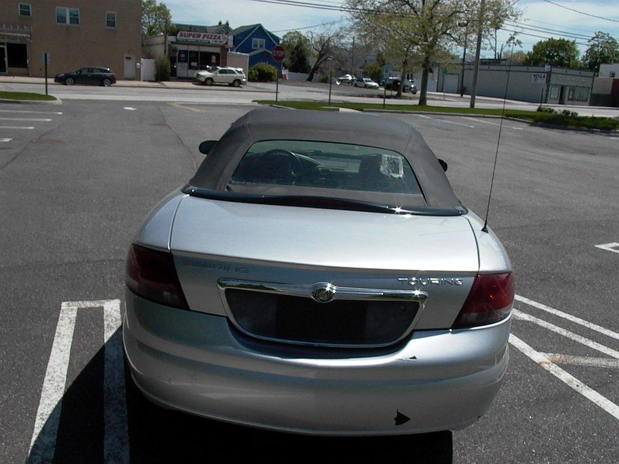 2005 Chrysler Sebring Touring image 4