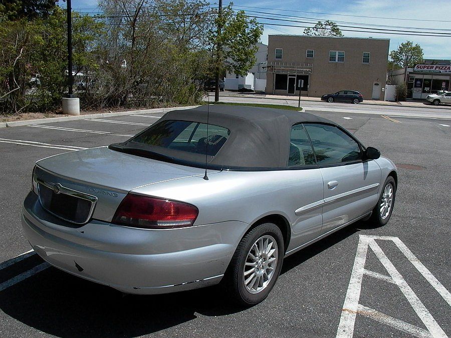 2005 Chrysler Sebring Touring image 5