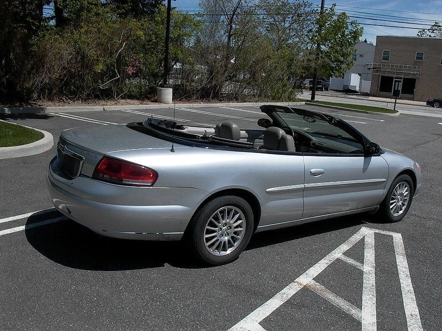 2005 Chrysler Sebring Touring image 7