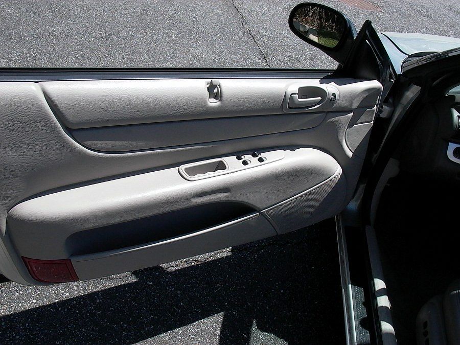 2005 Chrysler Sebring Touring image 8