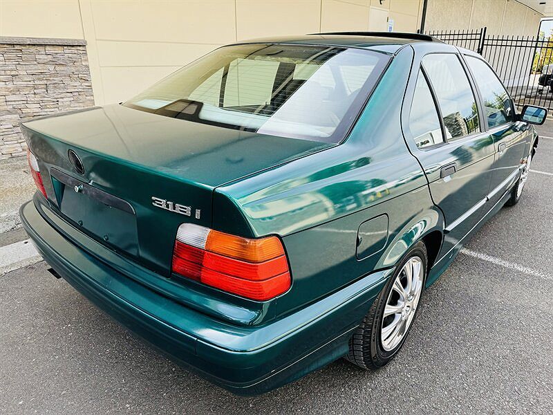 1994 BMW 3 Series 318i image 4