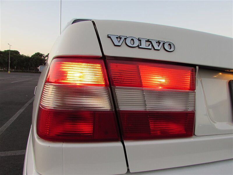 1996 Volvo 900-Series 960 image 10