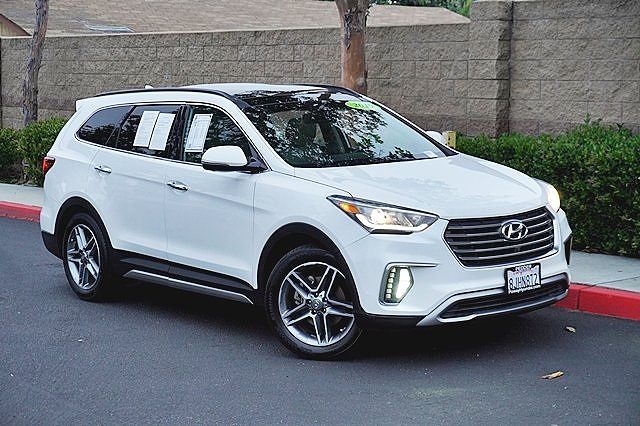 2019 Hyundai Santa Fe XL Limited Edition image 2