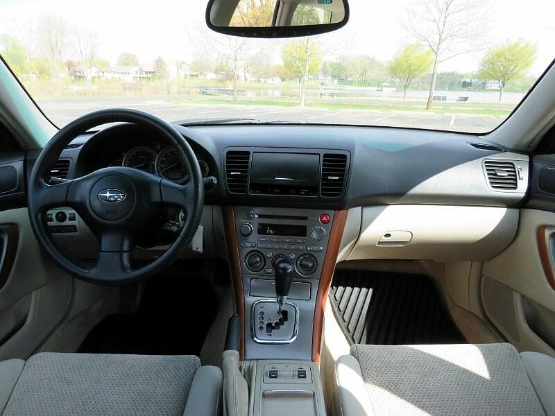 2005 Subaru Outback 2.5i image 3