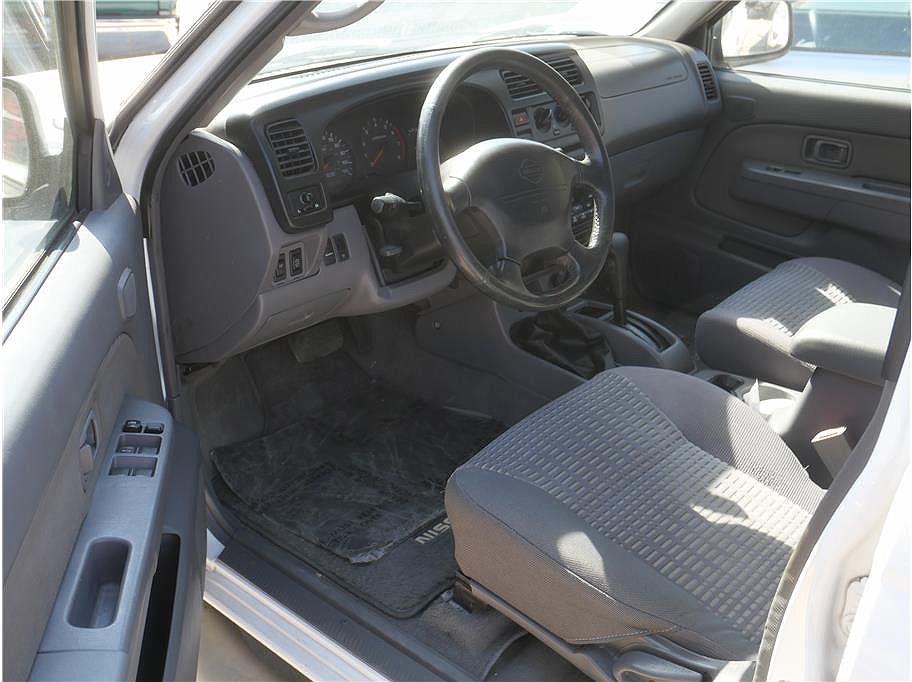 2000 Nissan Xterra XE image 9
