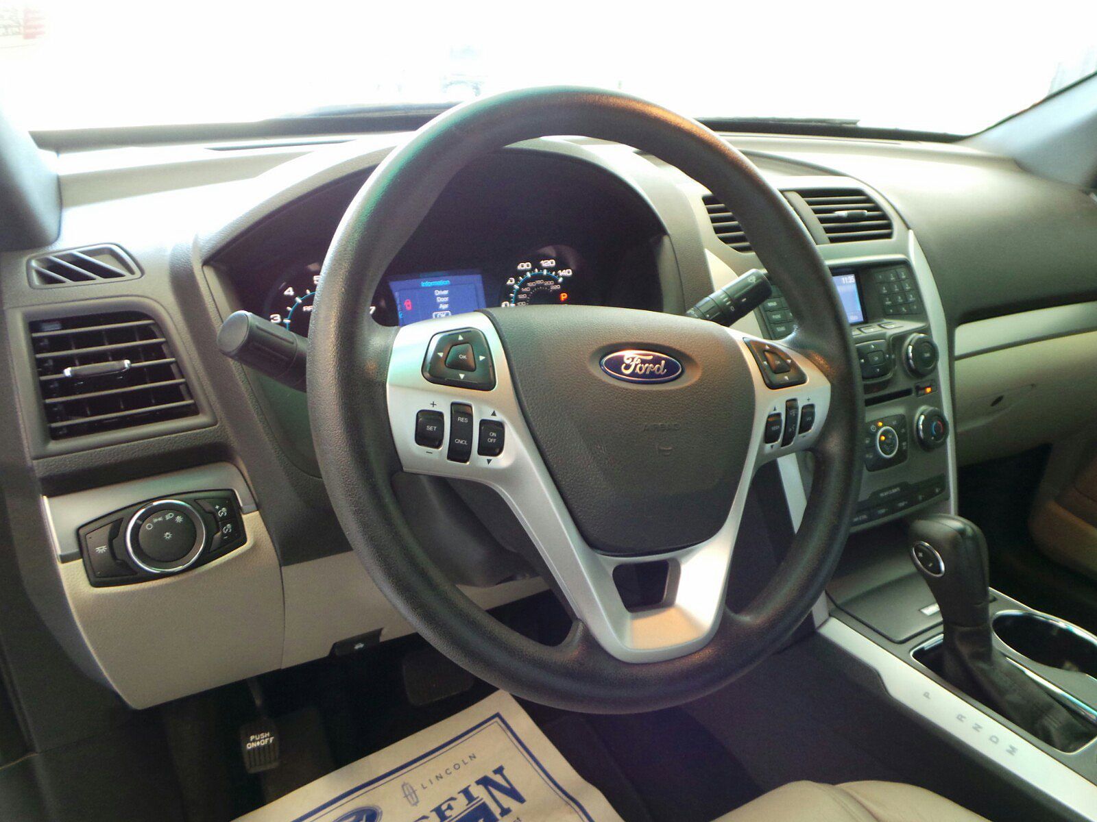 2014 Ford Explorer Base image 11