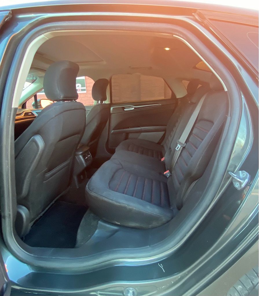 2016 Ford Fusion SE image 5