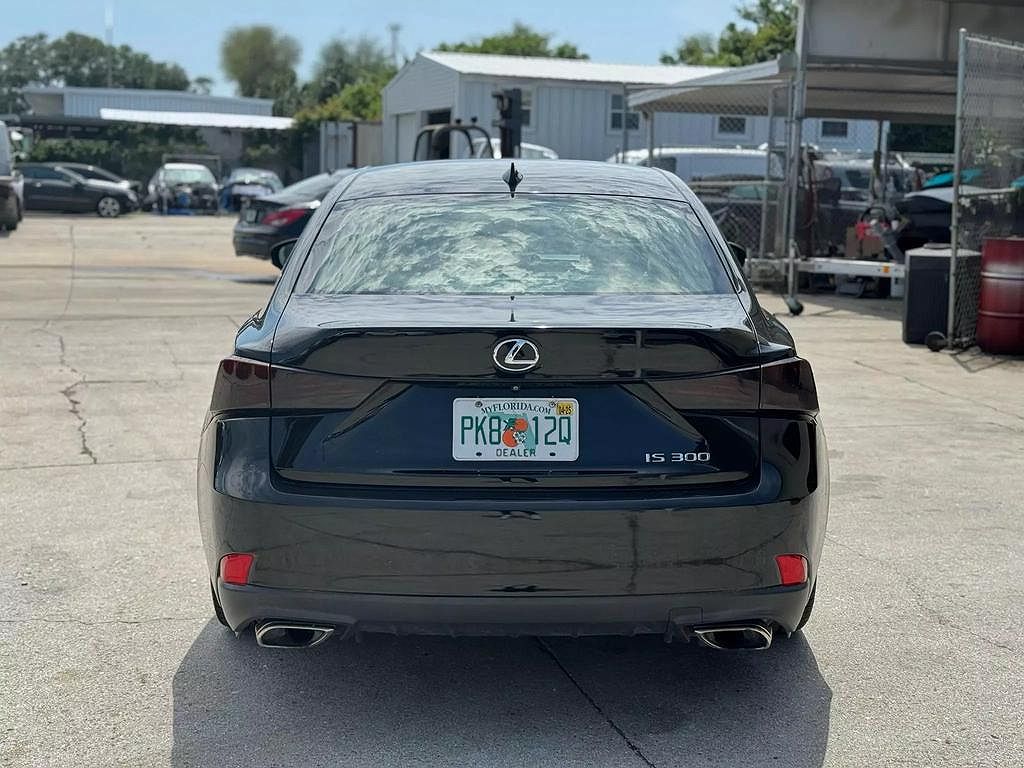 2018 Lexus IS 300 image 5