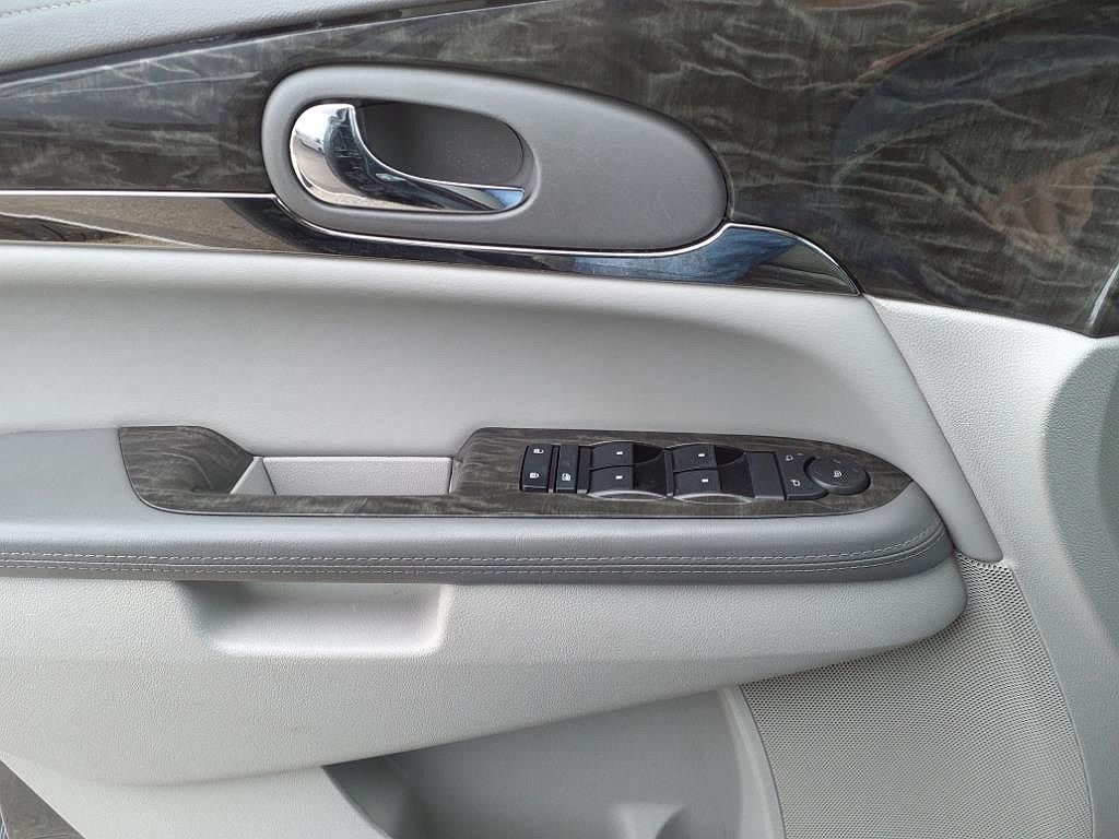 2013 Buick Enclave Convenience image 3