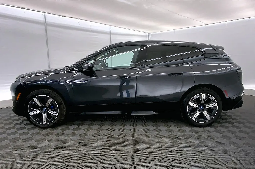 2022 BMW iX xDrive50 image 2