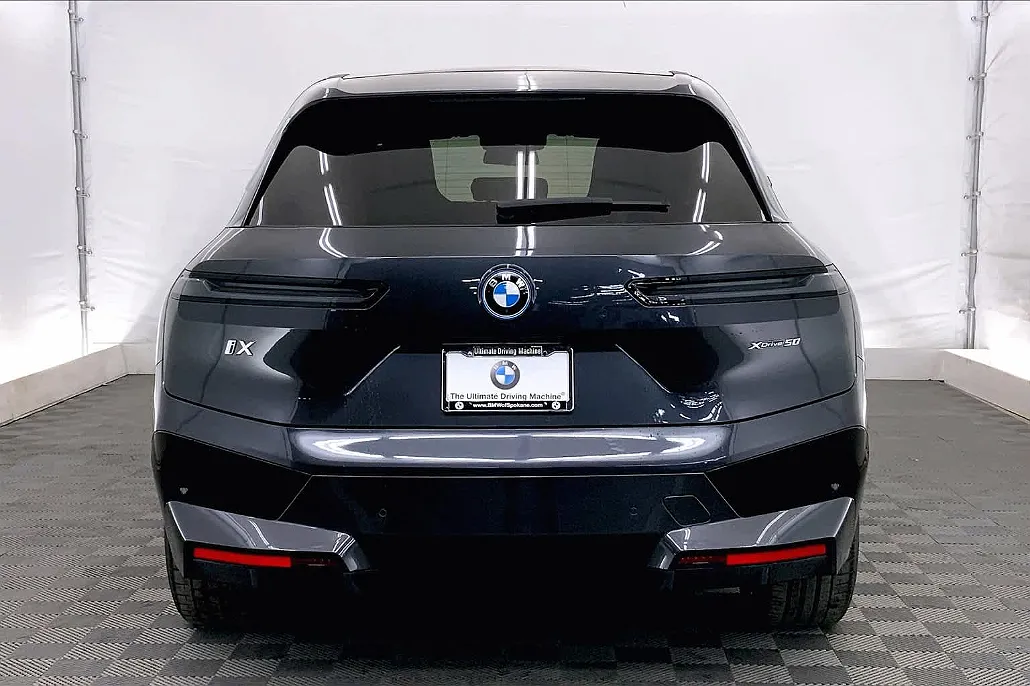 2022 BMW iX xDrive50 image 4