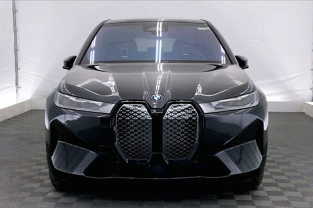 2022 BMW iX xDrive50 image 5