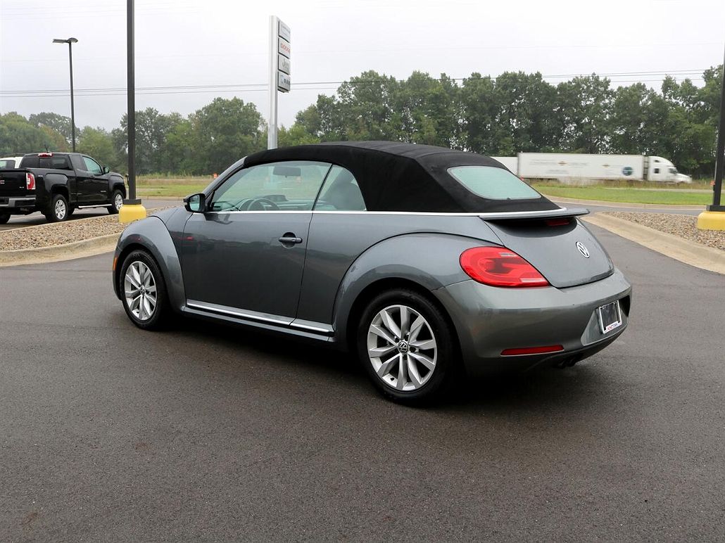 2013 Volkswagen Beetle null image 4