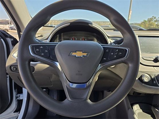 2018 Chevrolet Malibu LS photo 10