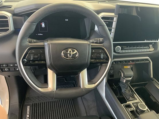 2023 Toyota Sequoia photo 5