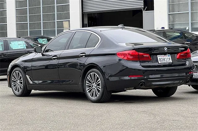 2018 BMW 5 Series 530i image 5
