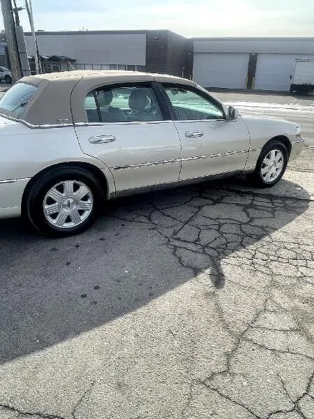 2003 Lincoln Town Car