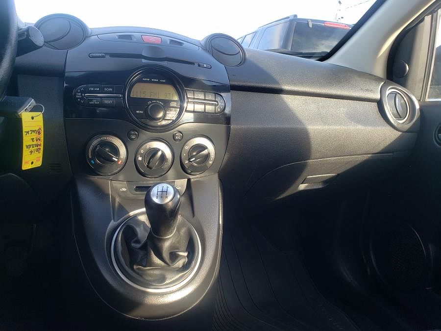 2014 Mazda Mazda2 Touring image 9