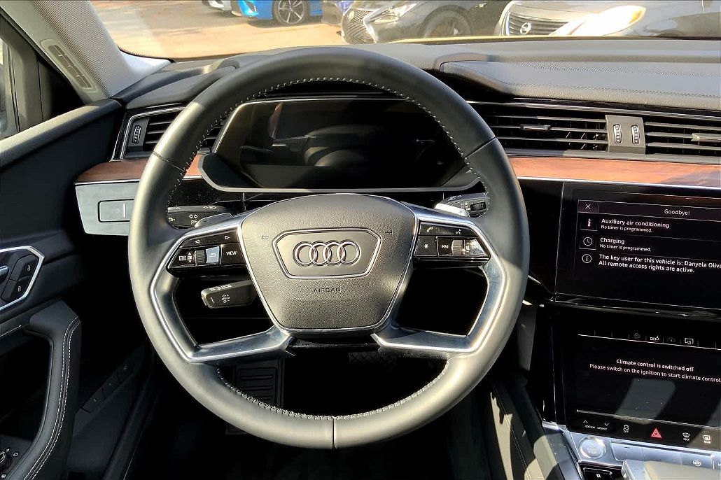 2019 Audi e-tron Premium Plus image 4