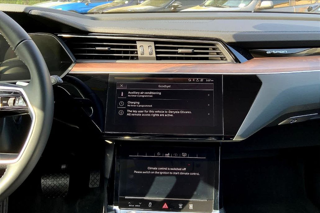 2019 Audi e-tron Premium Plus image 5