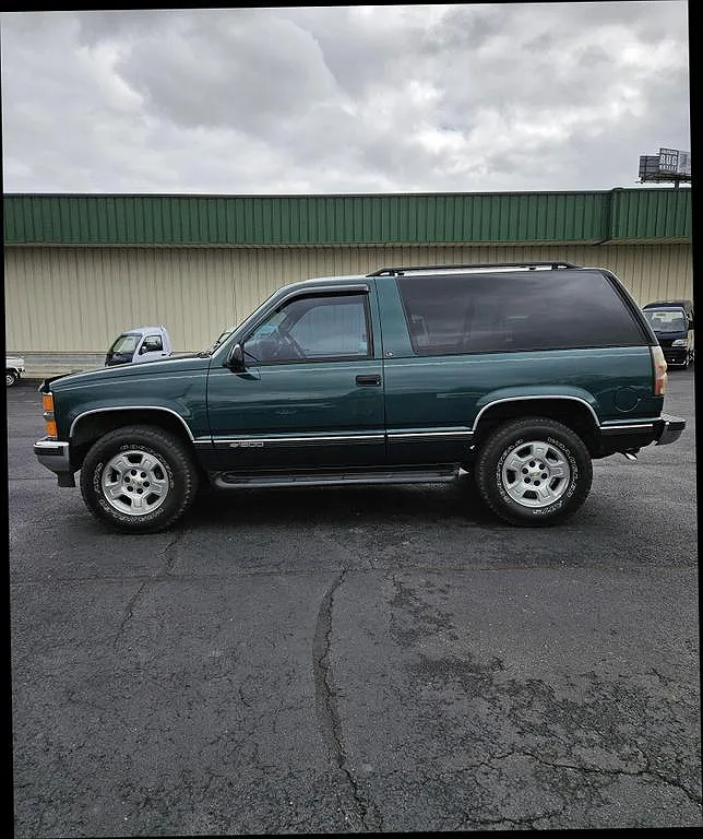 1996 Chevrolet Tahoe null image 1