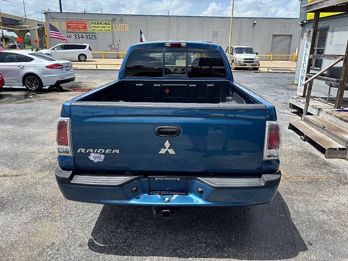 2006 Mitsubishi Raider