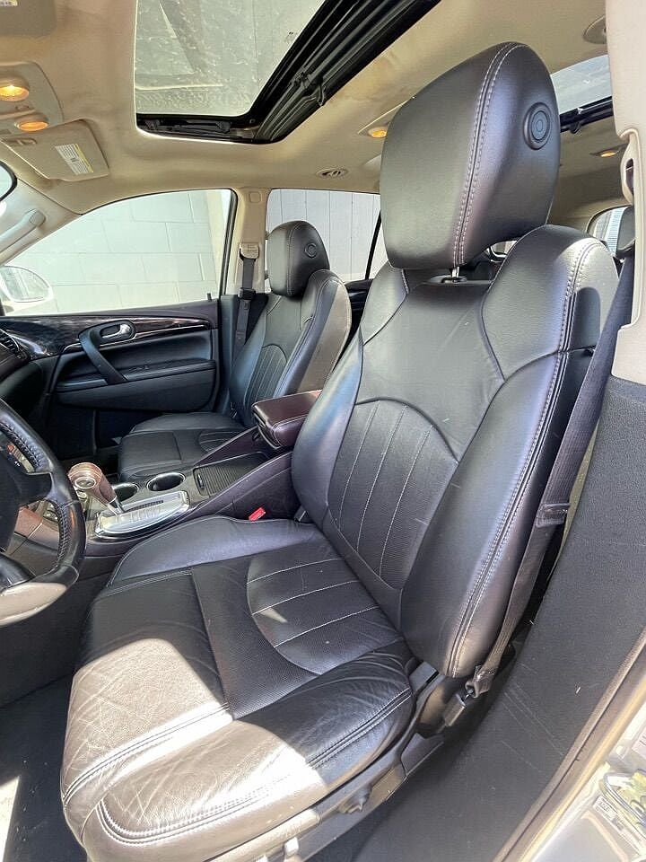 2017 Buick Enclave Leather Group image 2