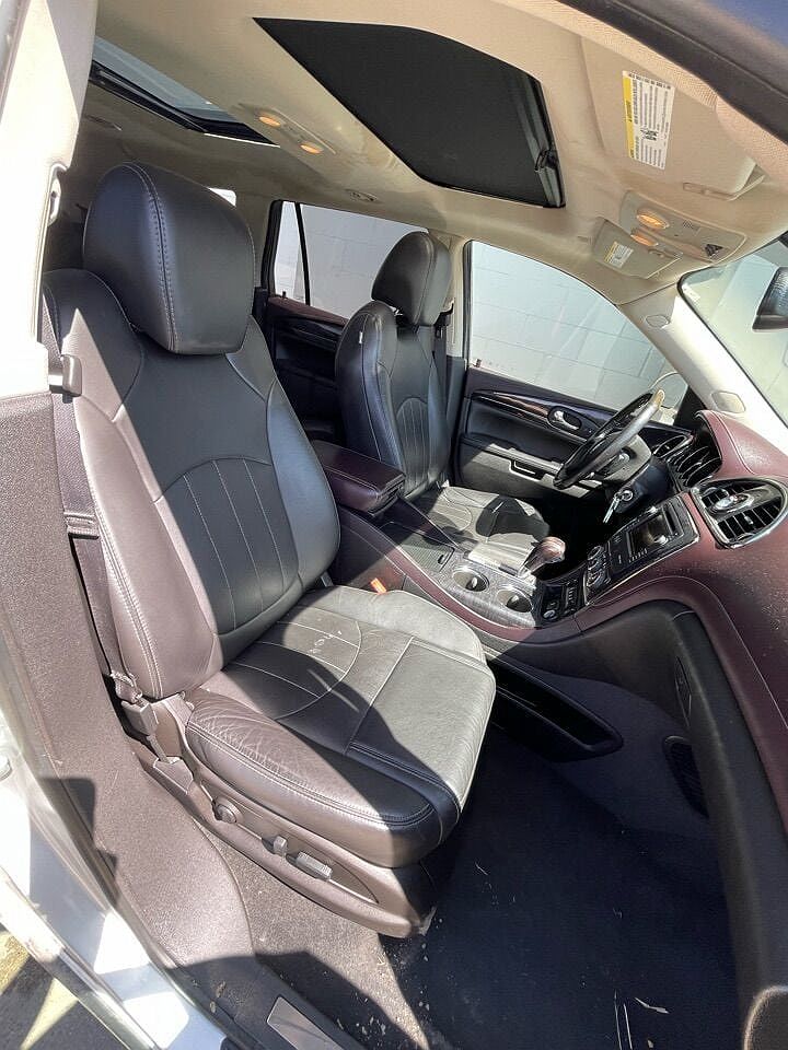2017 Buick Enclave Leather Group image 8