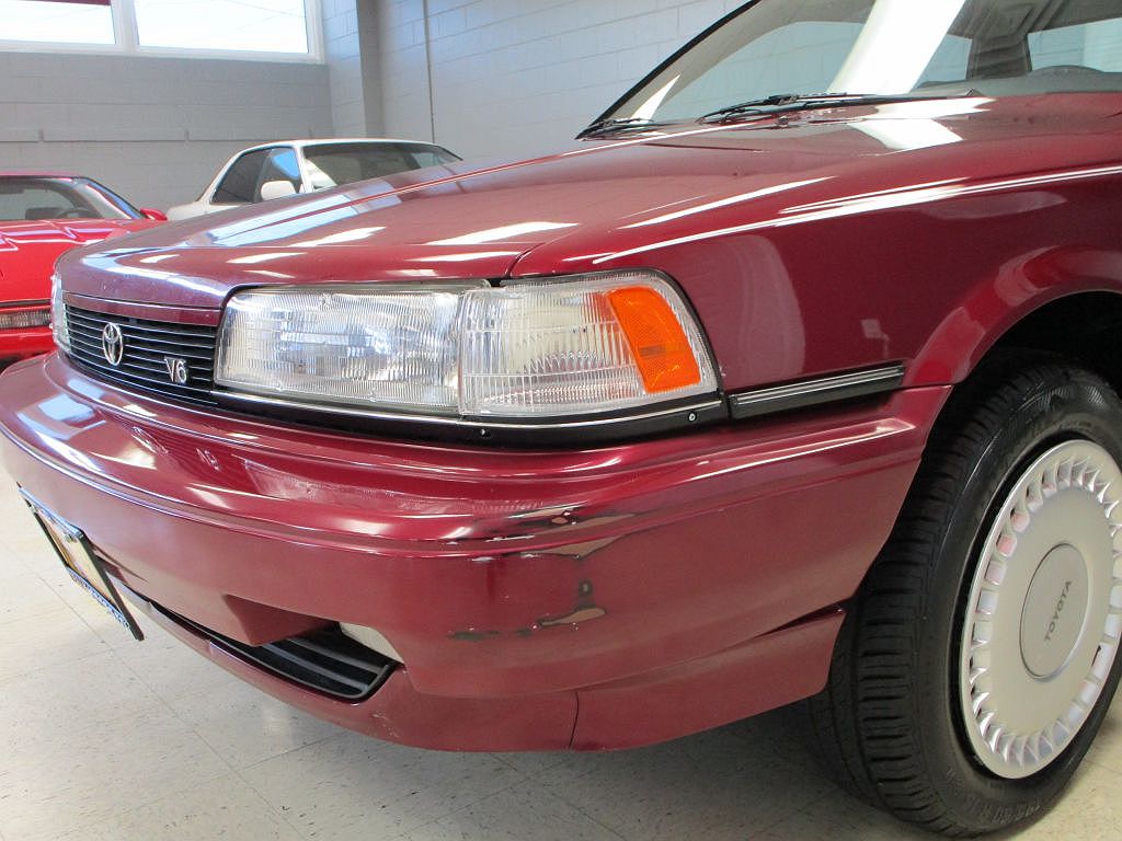 1991 Toyota Camry LE image 9