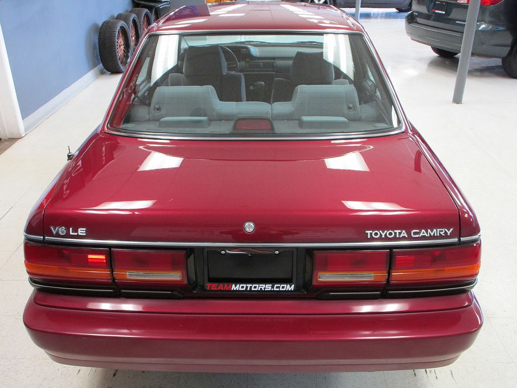 1991 Toyota Camry LE image 12