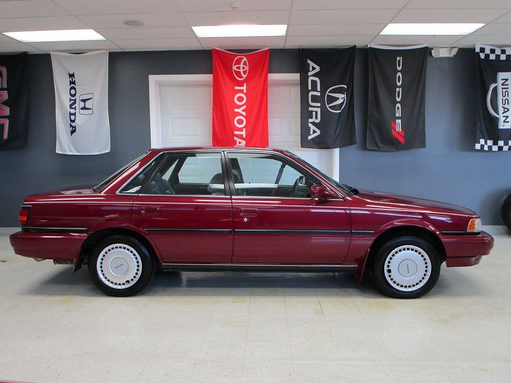 1991 Toyota Camry LE image 14