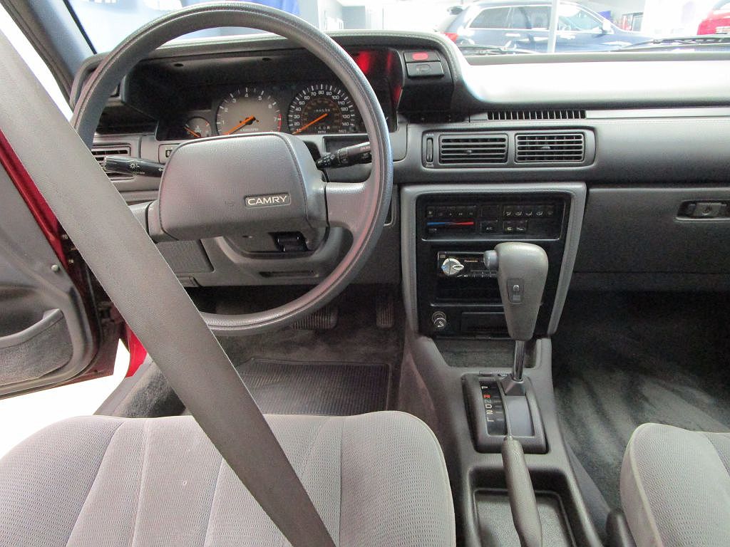 1991 Toyota Camry LE image 21