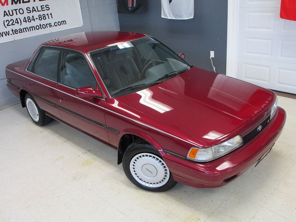 1991 Toyota Camry LE image 2