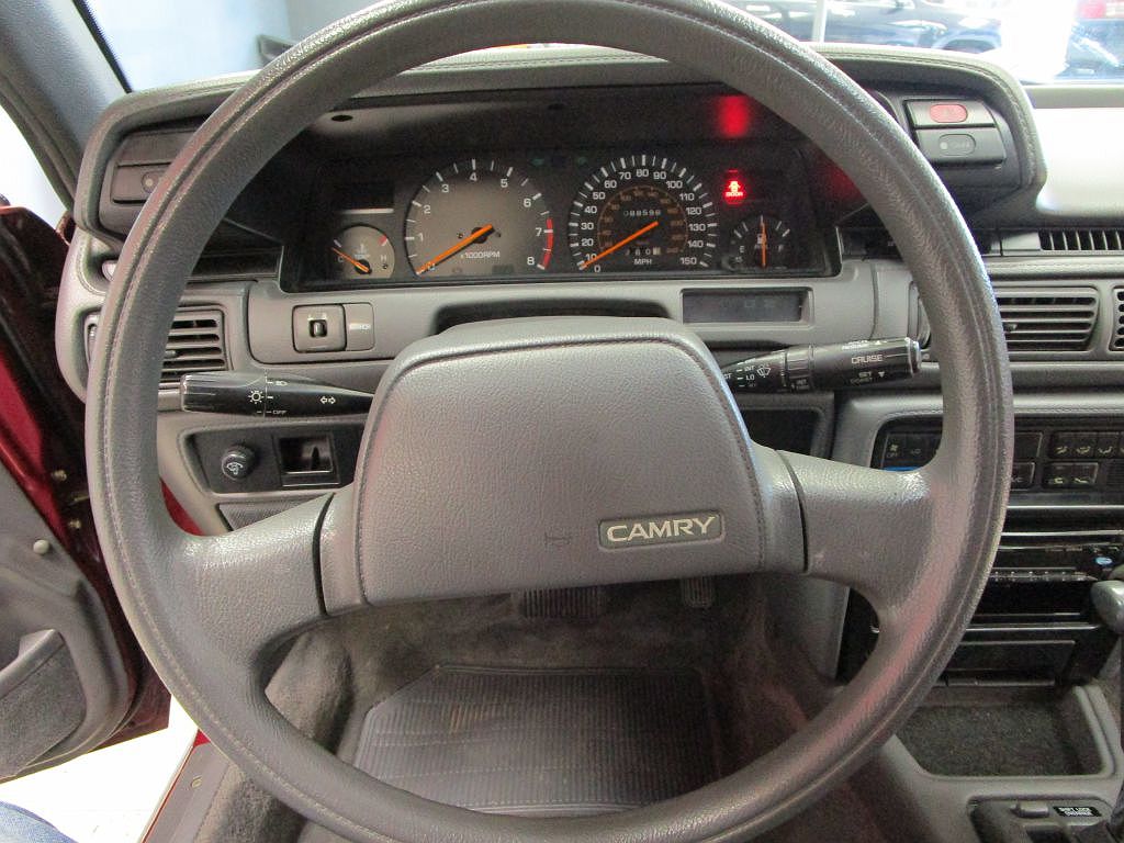 1991 Toyota Camry LE image 33