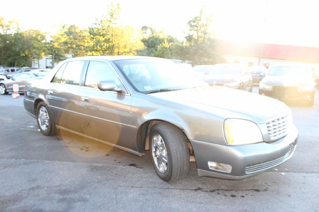 2004 Cadillac DeVille null image 2