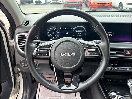 2024 Kia Seltos S photo 11