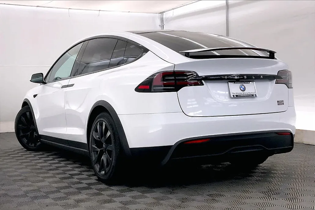 2023 Tesla Model X Plaid image 3