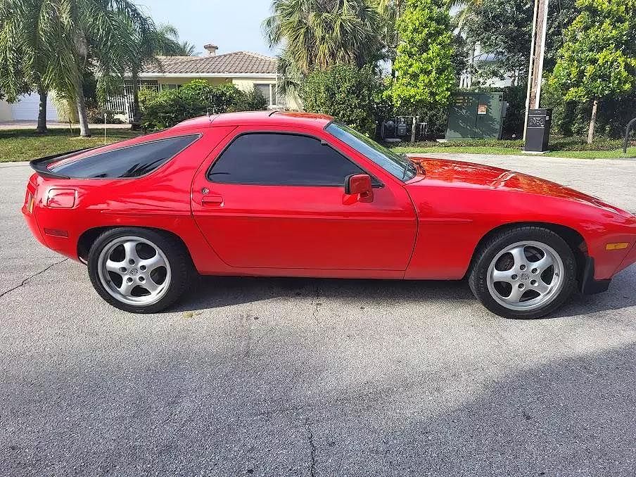 1984 Porsche 928 S image 4