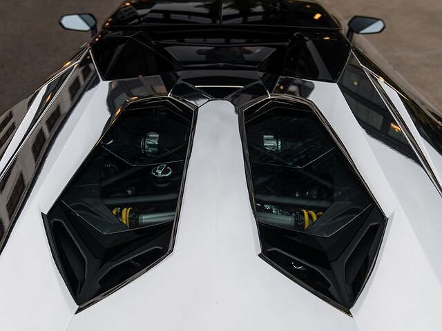 2018 Lamborghini Aventador S image 9