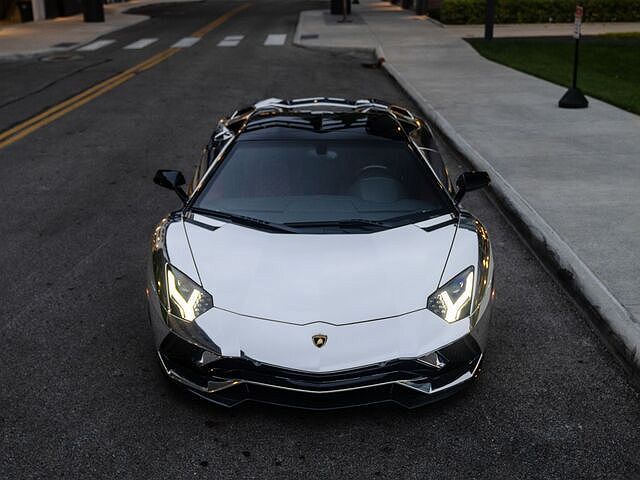 2018 Lamborghini Aventador S image 16