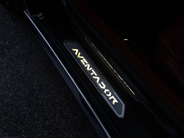 2018 Lamborghini Aventador S image 20
